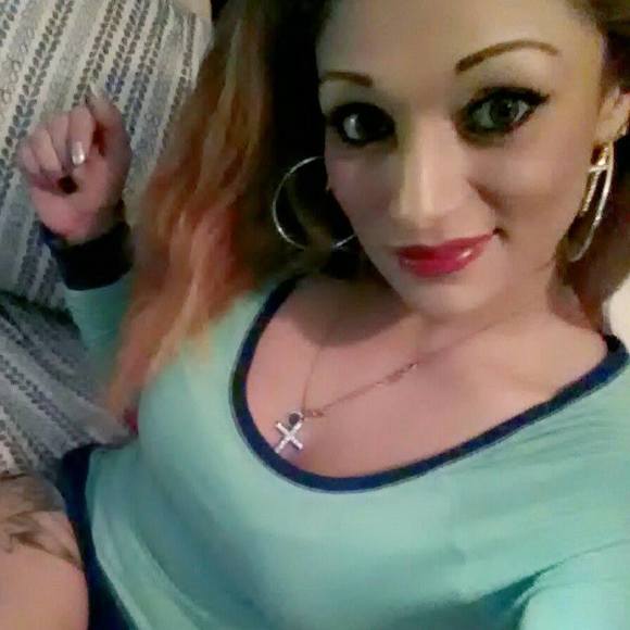 Meet your Posher, April - Picture 1 of 1